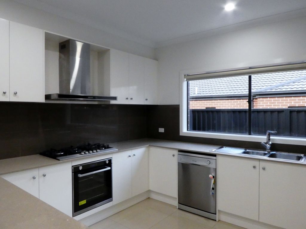 9 Cedarbank Court, CRANBOURNE EAST, VIC 3977