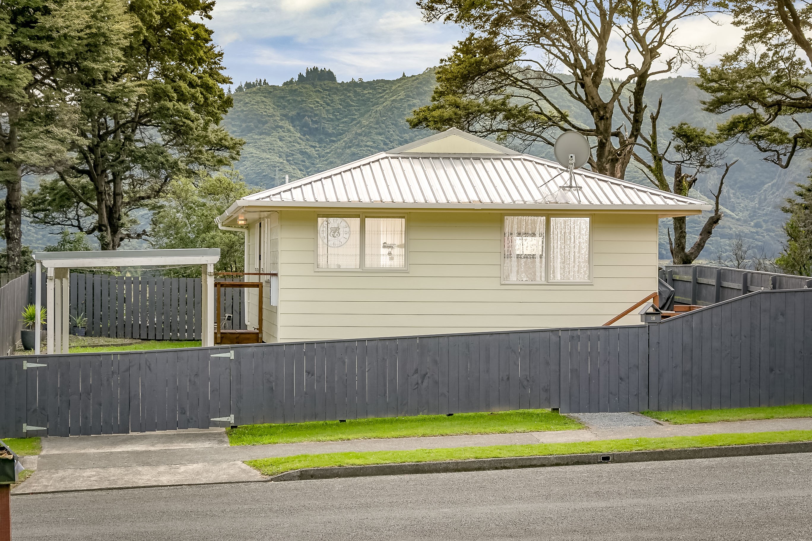 16 Oaklands Grove, Clouston Park, Upper Hutt City