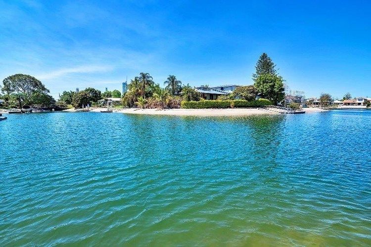 1 Meredith Drive, Broadbeach Waters QLD 4218