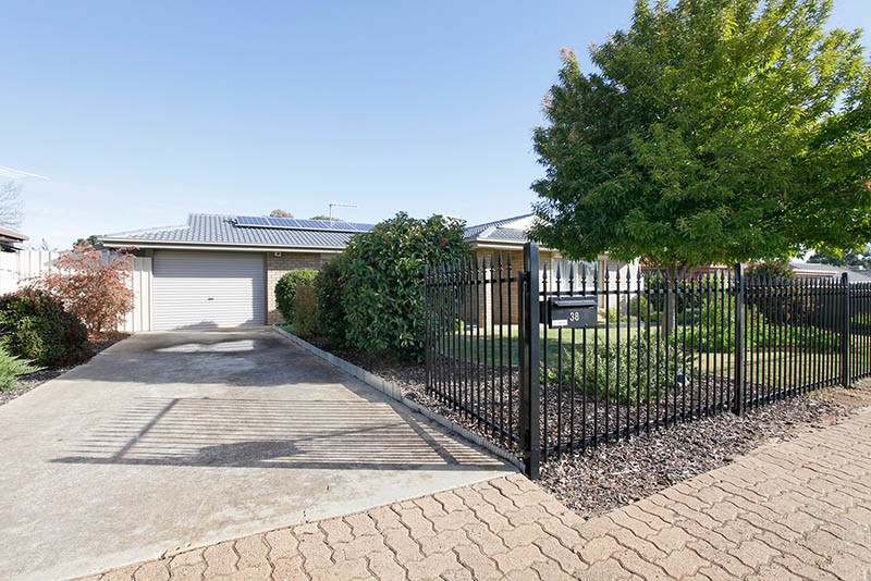 38 Uley Road, Craigmore, SA 5114