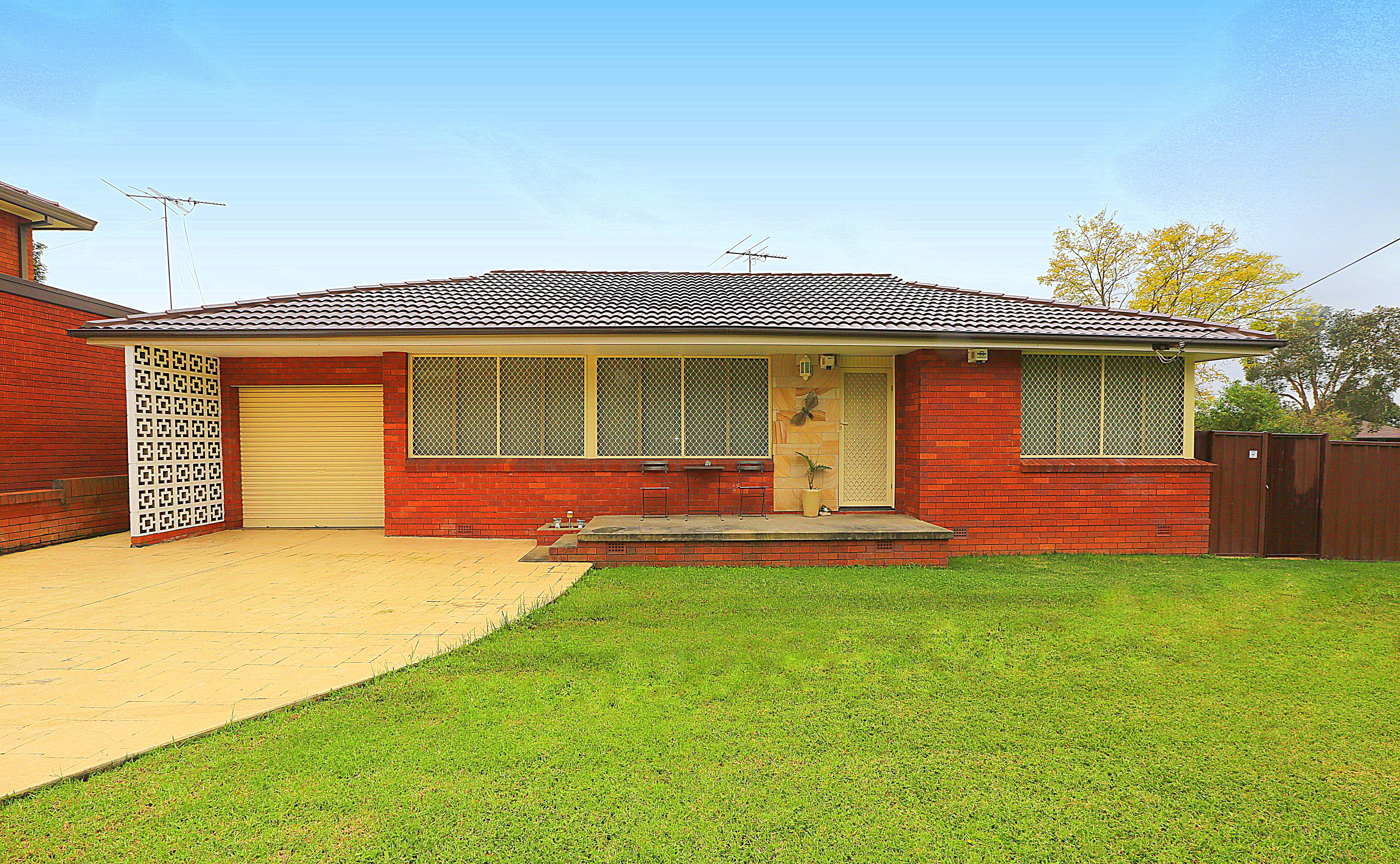 1 Forshaw Avenue