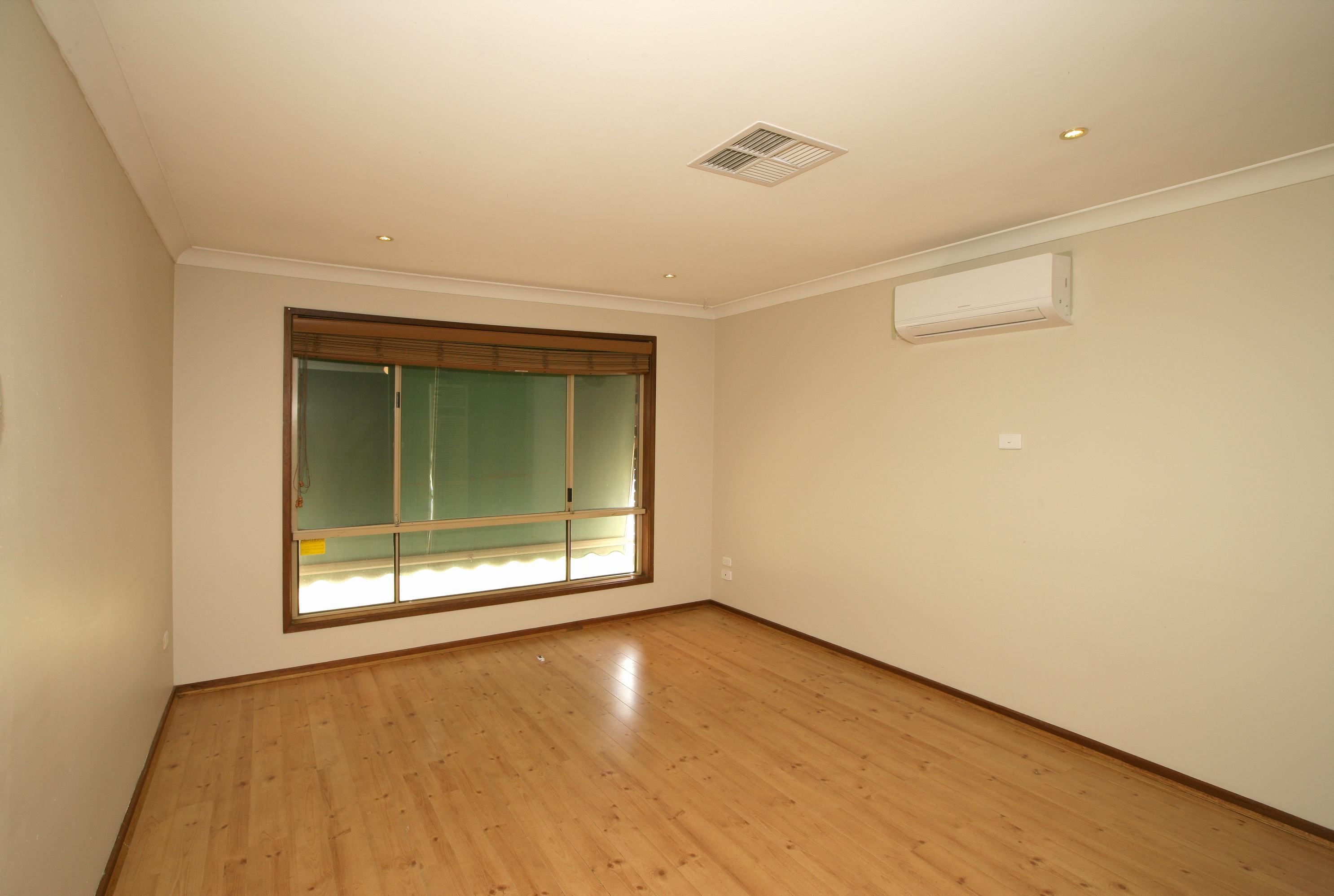 27 Karoom Drive, Glenfield Park, NSW 2650