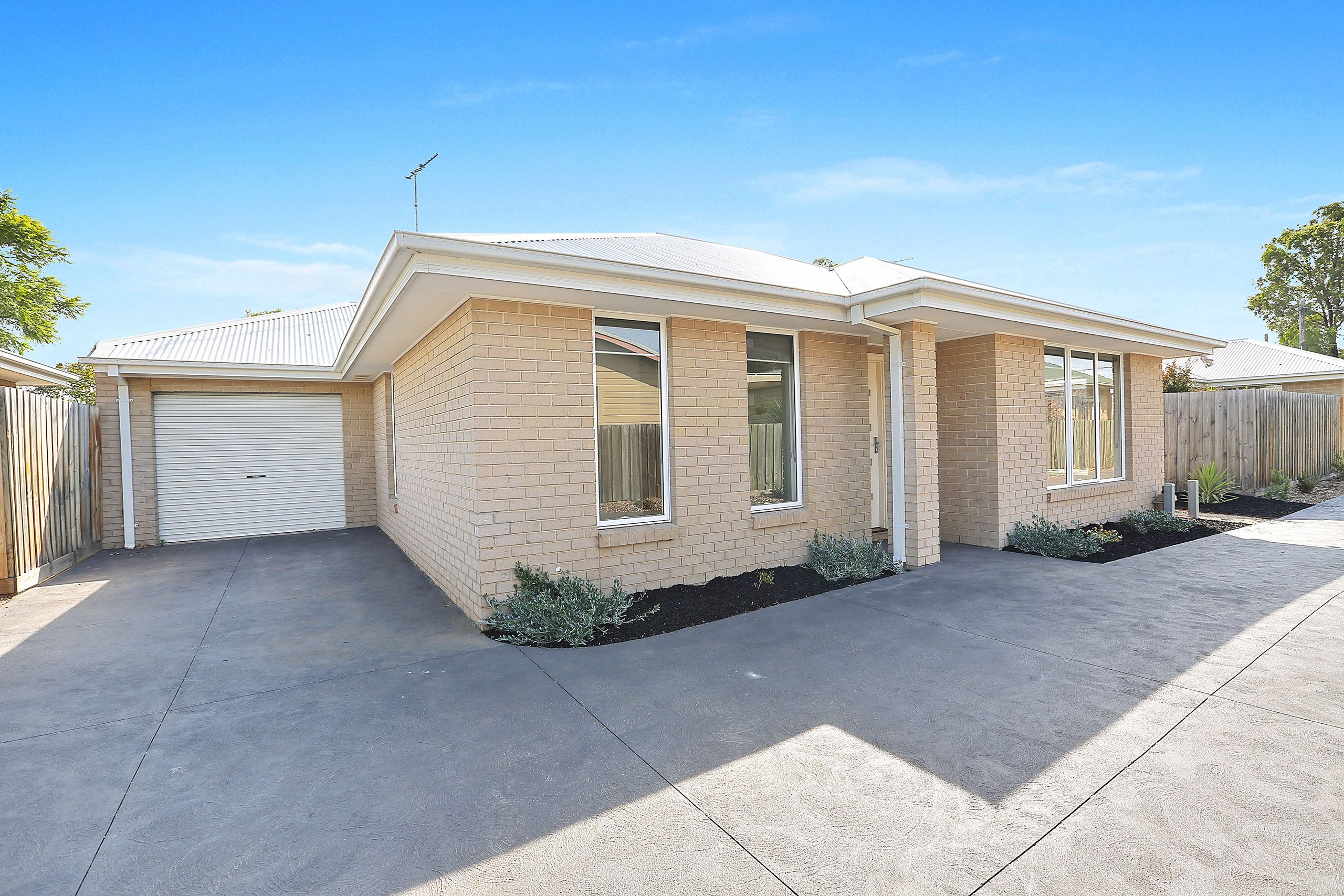 2/34 Station Lake Road, Lara, VIC 3212