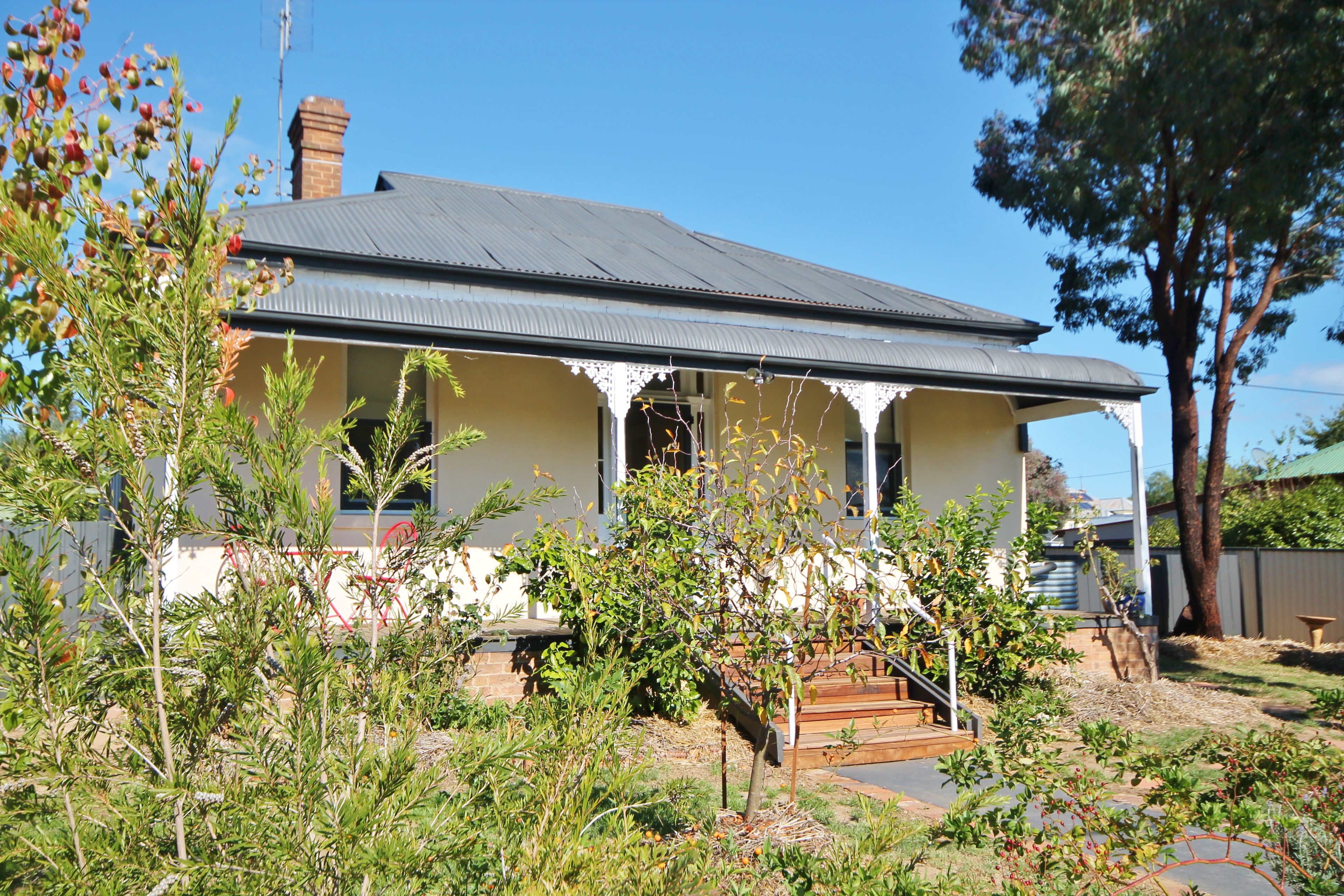 18 Binalong Street, Harden, NSW 2587