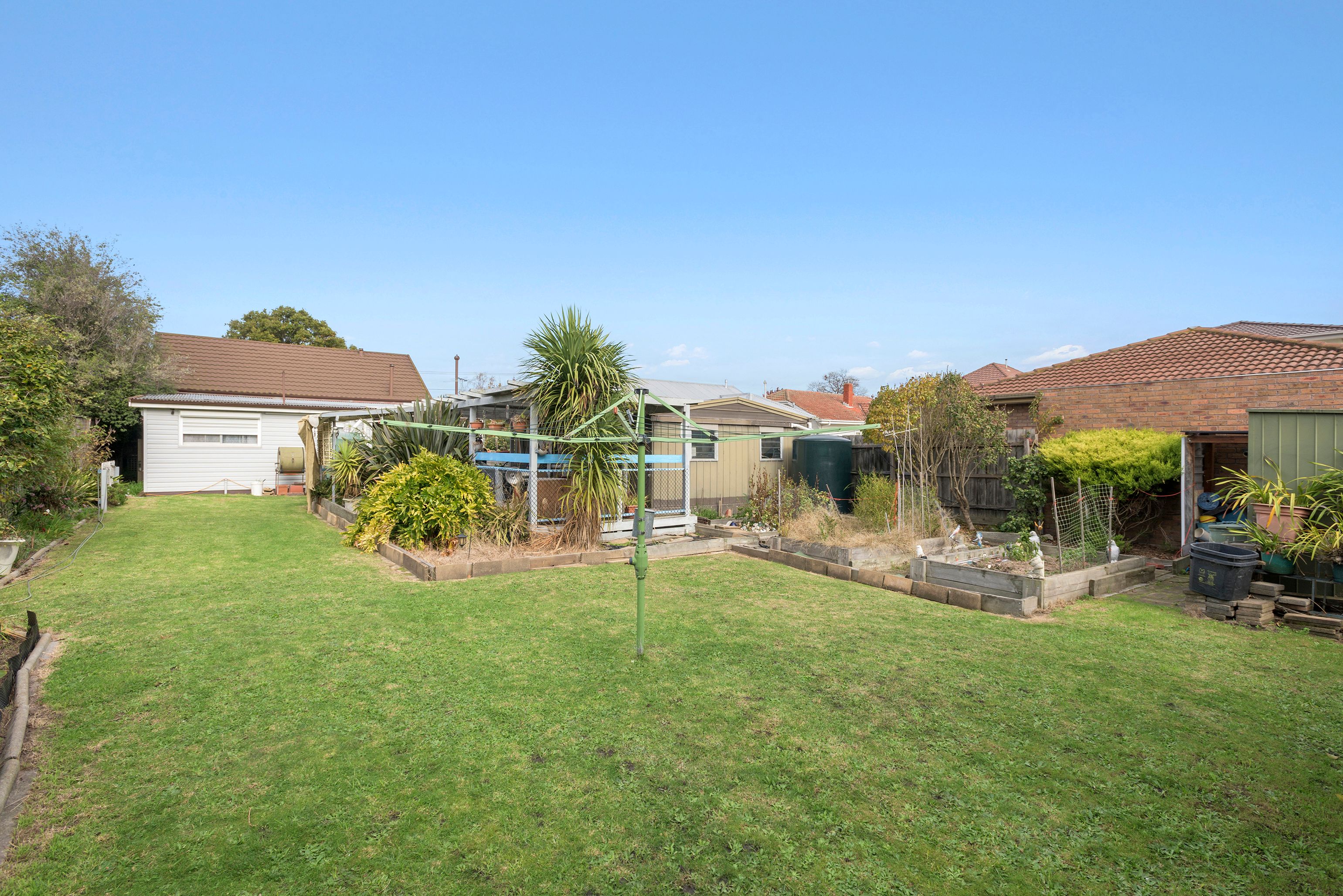 33 Eleebana Avenue, Hughesdale, VIC 3166