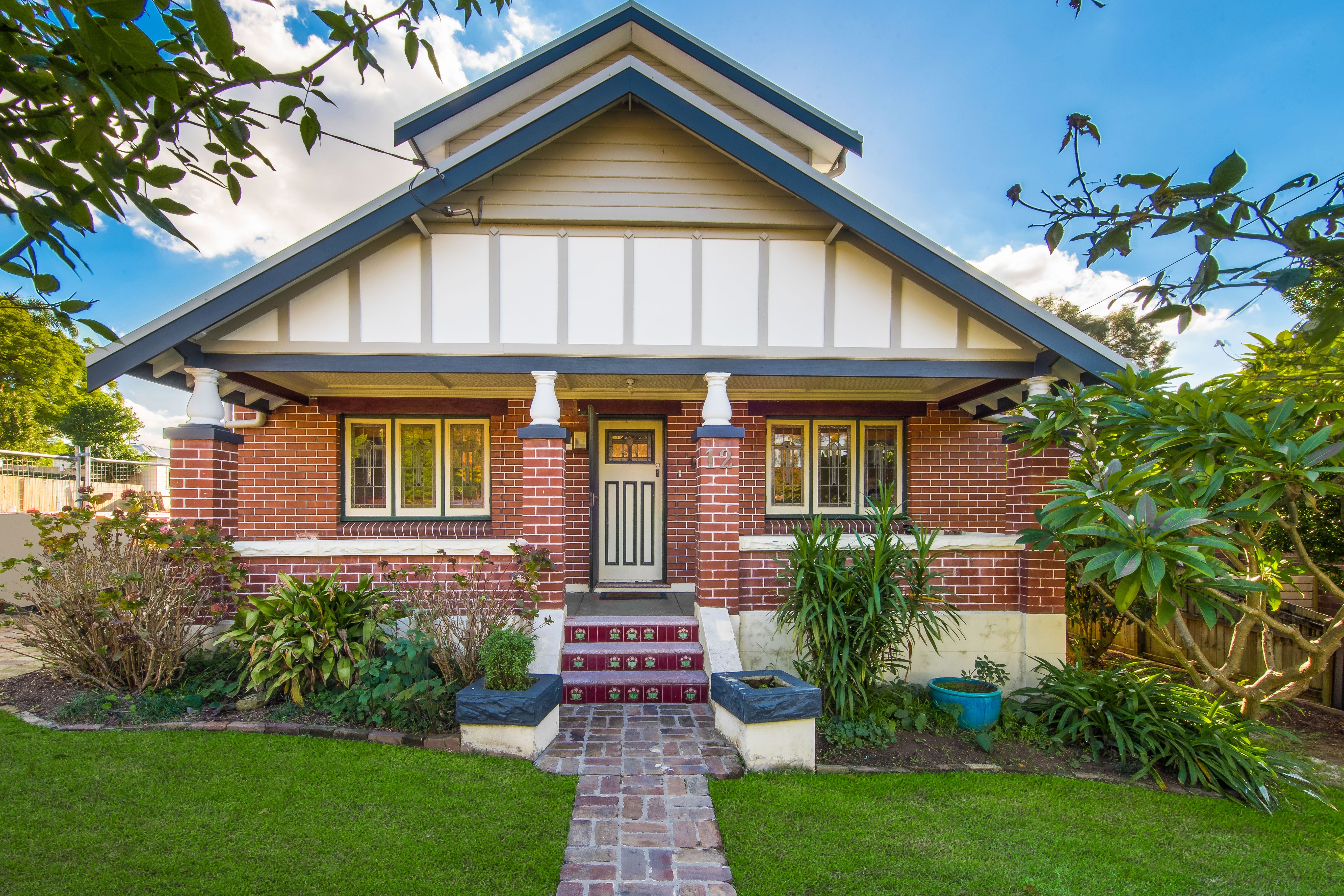 12 Lyndhurst Street