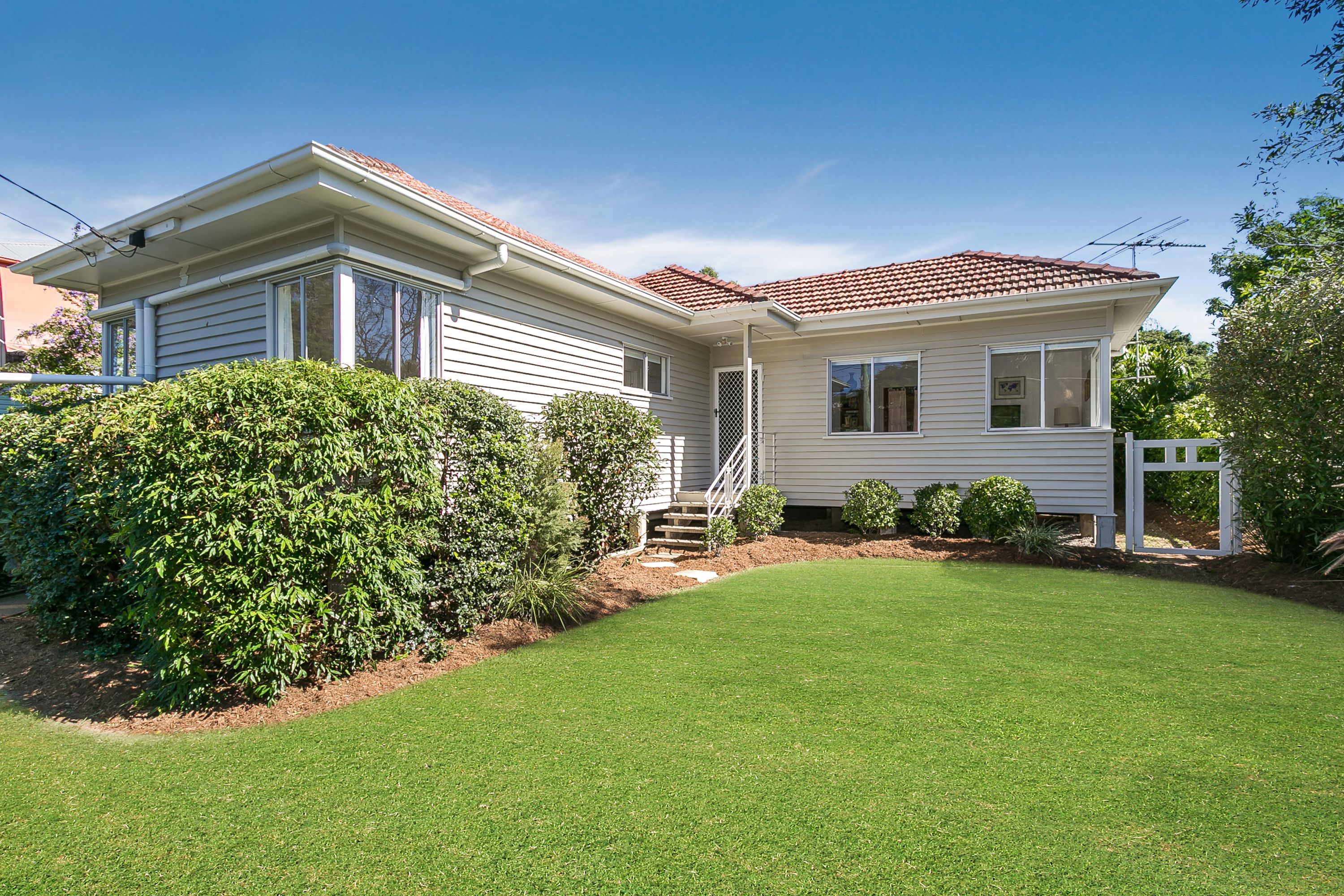 1 Haldane Street, Graceville QLD 4075