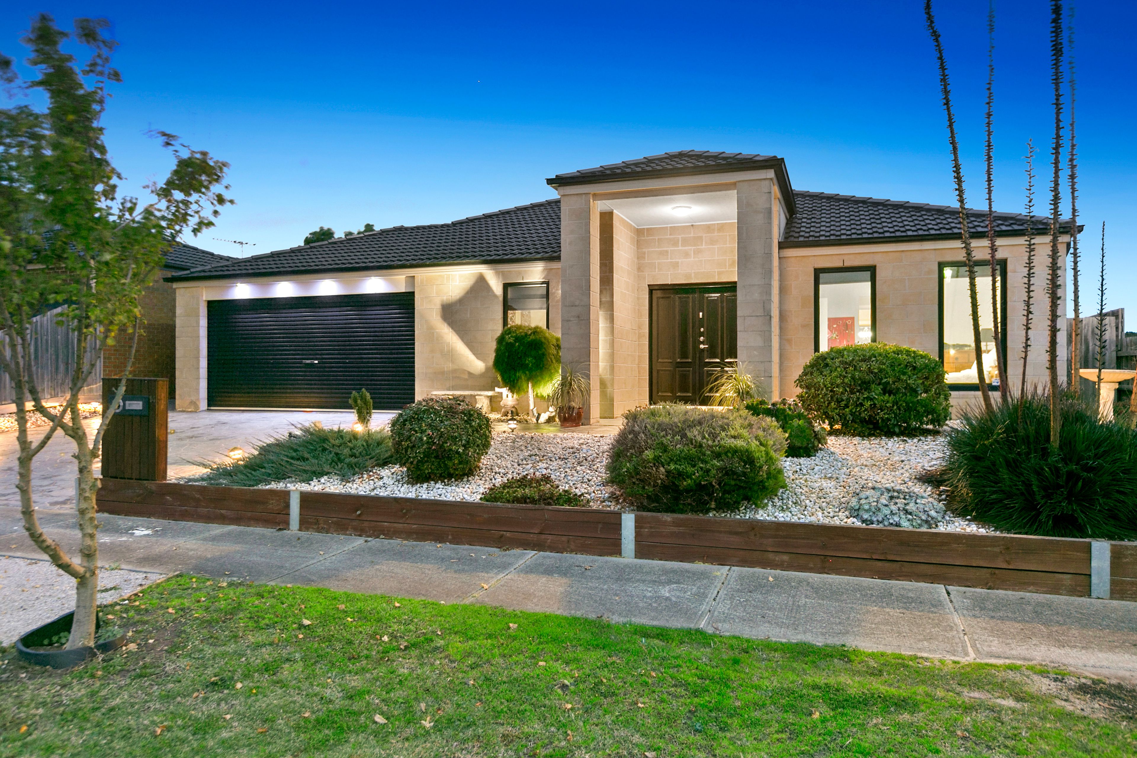14 Diamond Parade, Skye VIC 3977