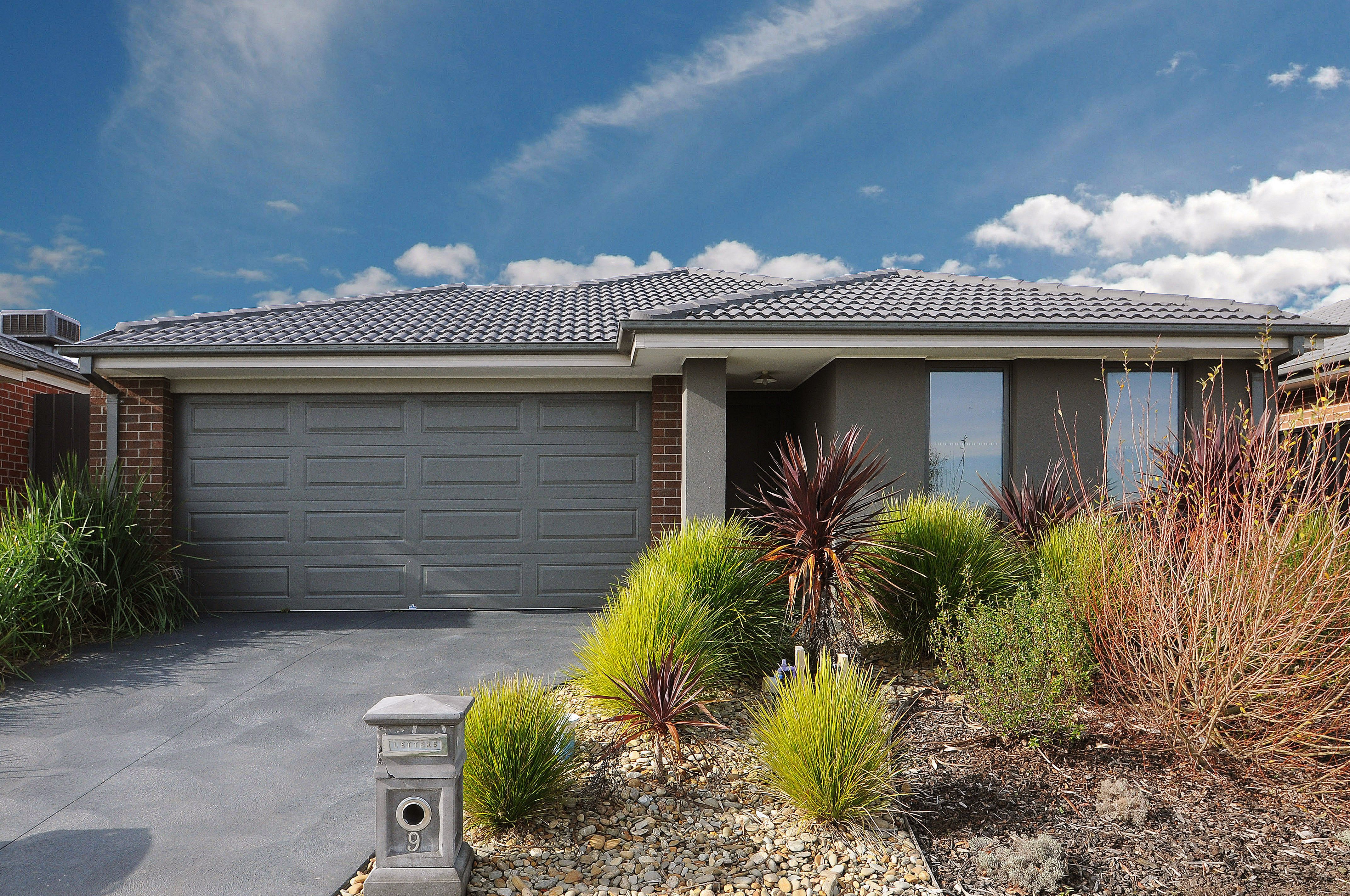 9 Jupiter Crescent, Cranbourne West VIC 3977