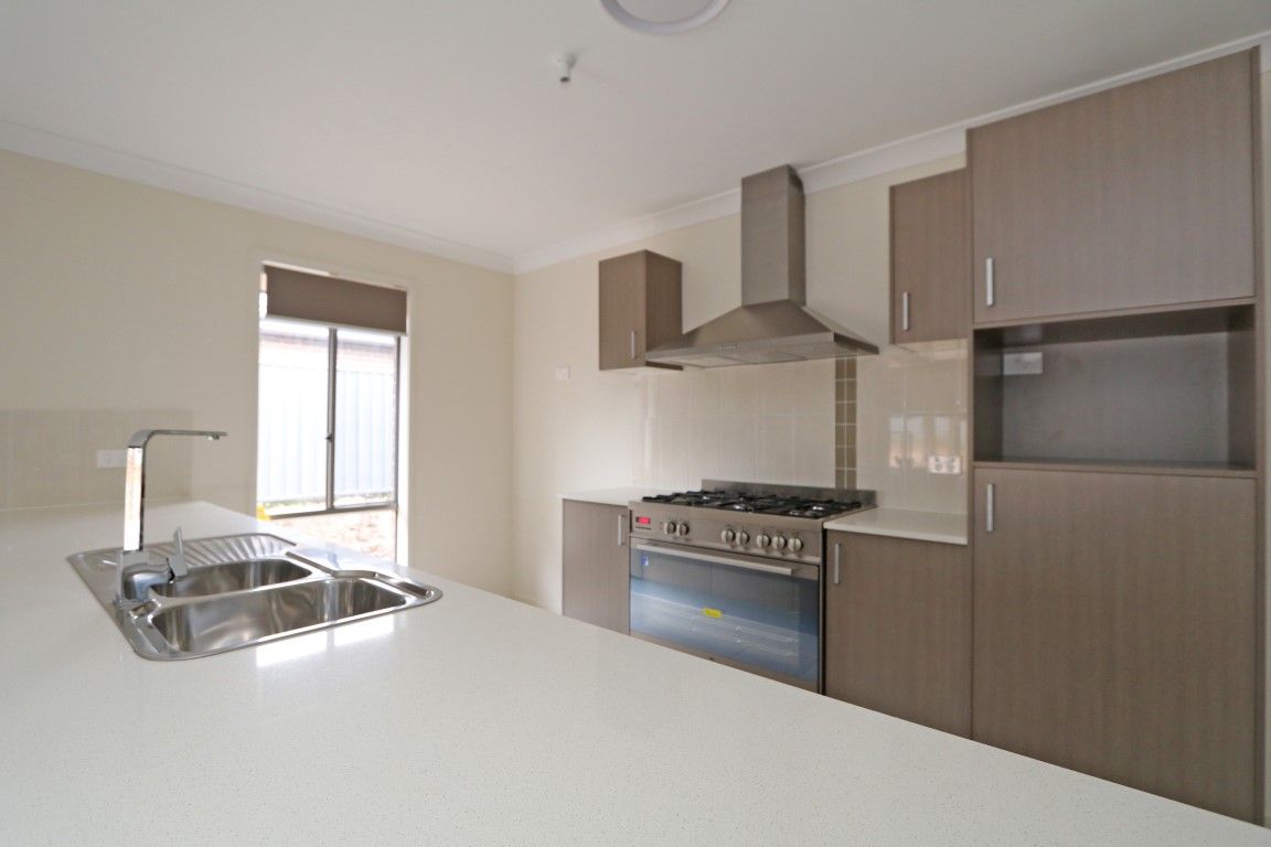 8 Barn Owl Avenue, Wadalba, NSW 2259