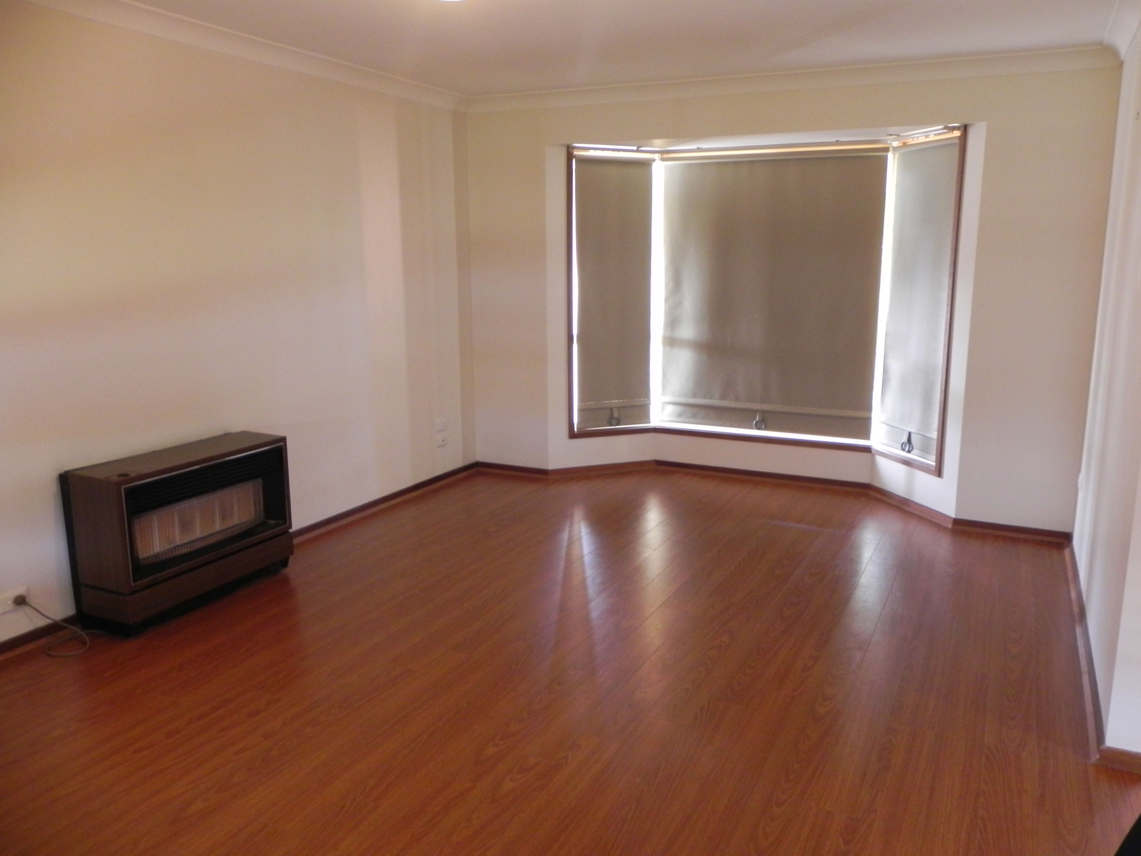 4 Lockett Place, Tolland, NSW 2650