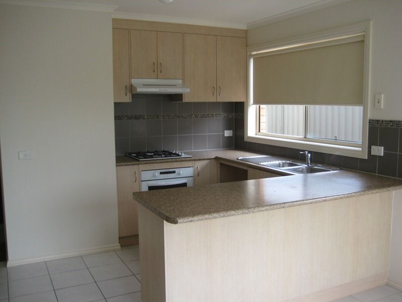 26 Mossman Drive, Cranbourne East, VIC 3977