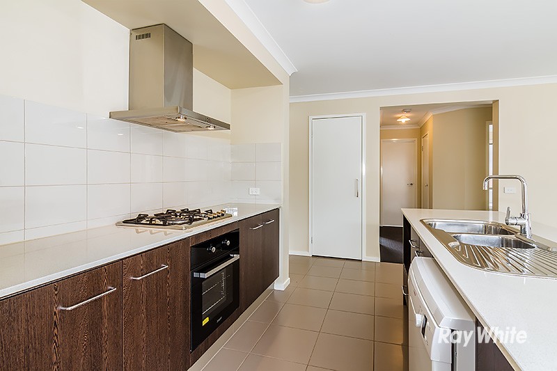 10 Quarters Boulevard, Cranbourne West, VIC 3977