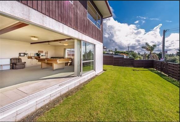 558A Beach Road, Rothesay Bay, North Shore City