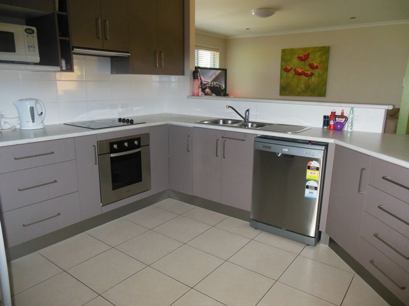 17 Vicki Close, Emerald, QLD 4720