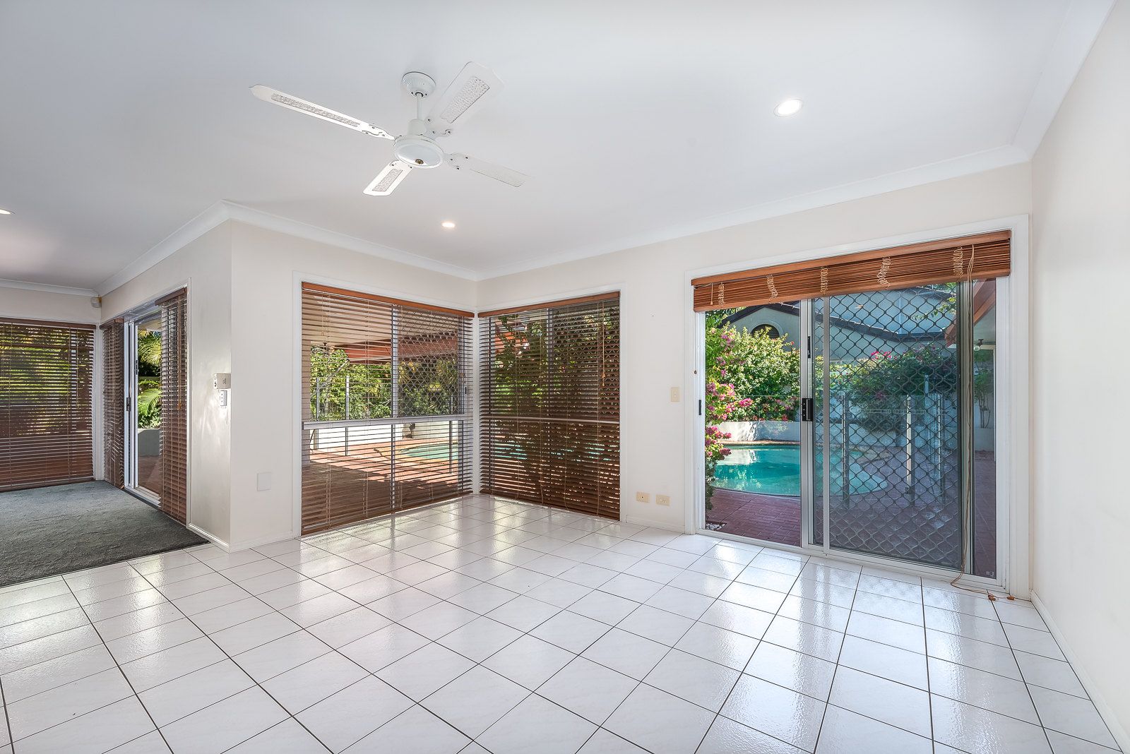 37 Beauty Point Drive, Robina, QLD 4226