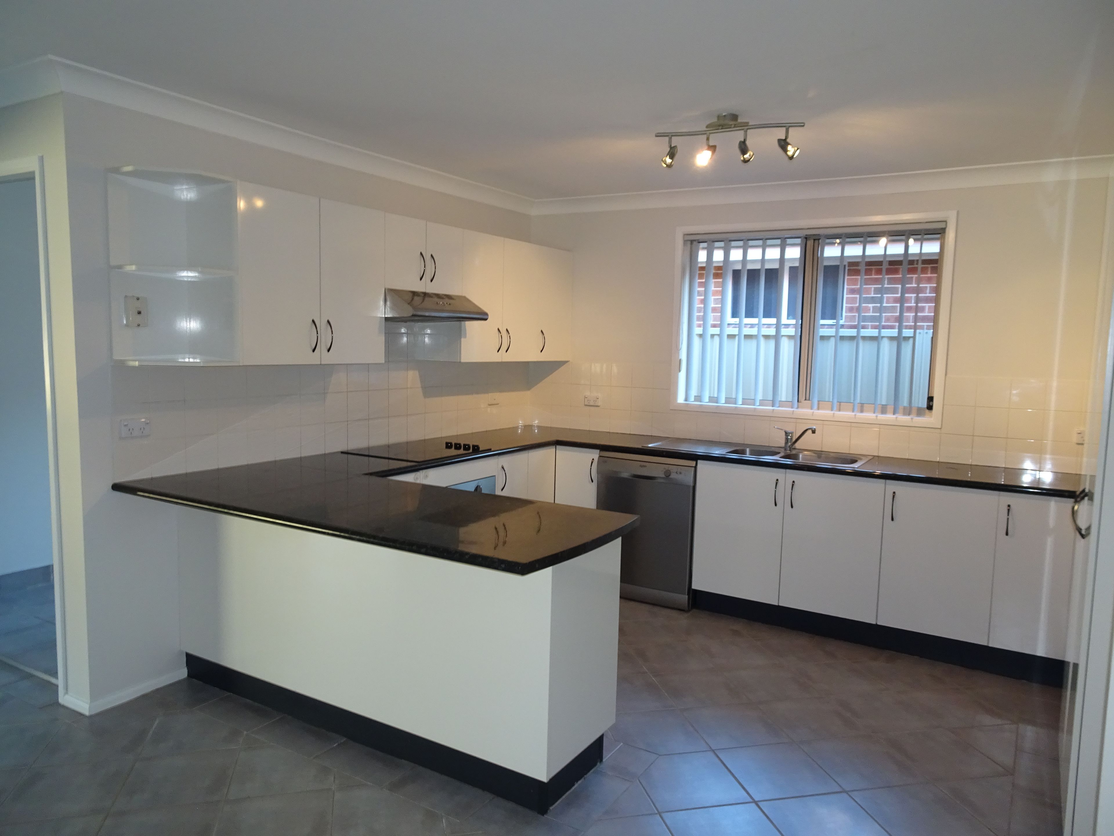 9 Jewel Street, Worrigee, NSW 2540