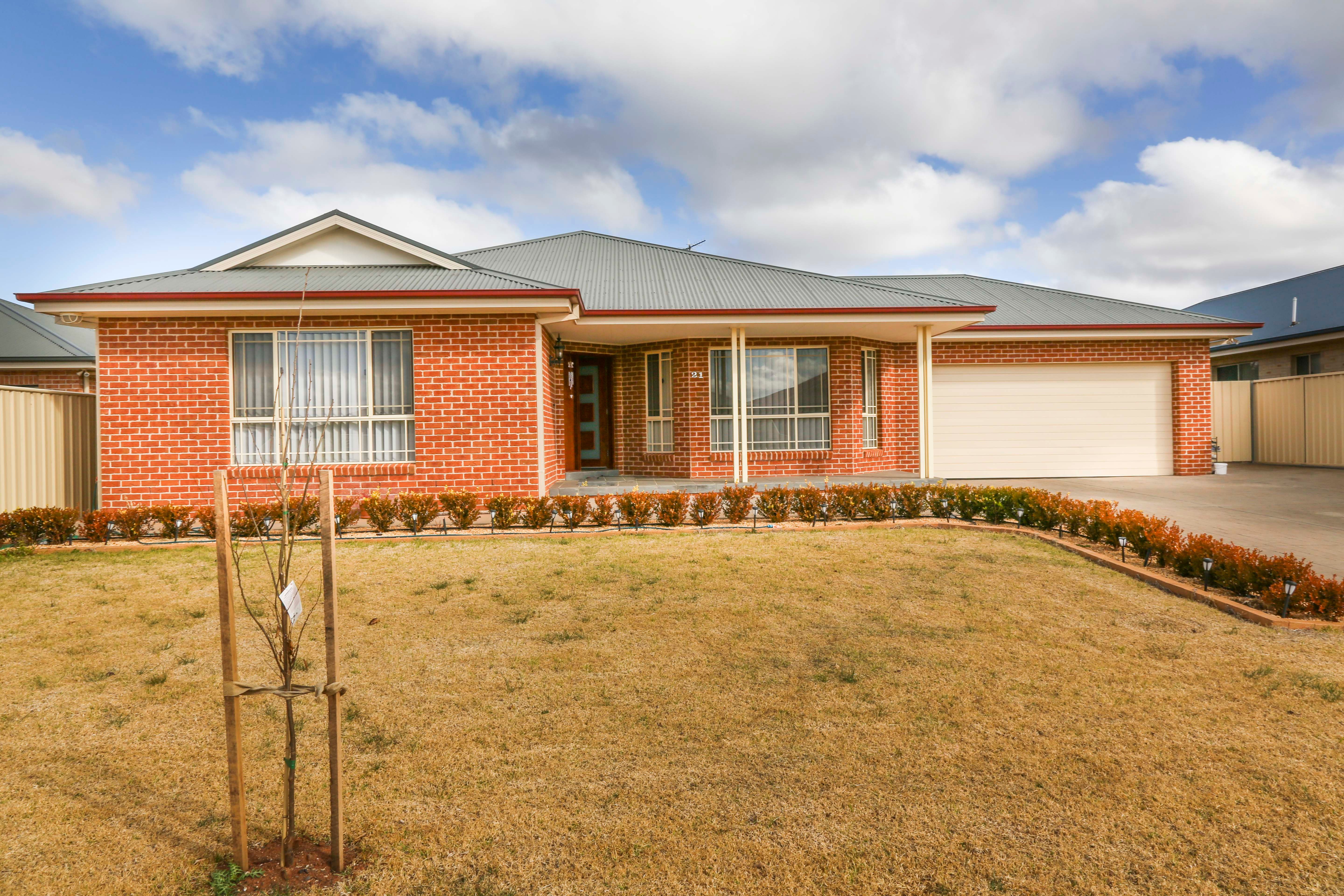 21 Gillmartin Drive, Griffith, NSW 2680