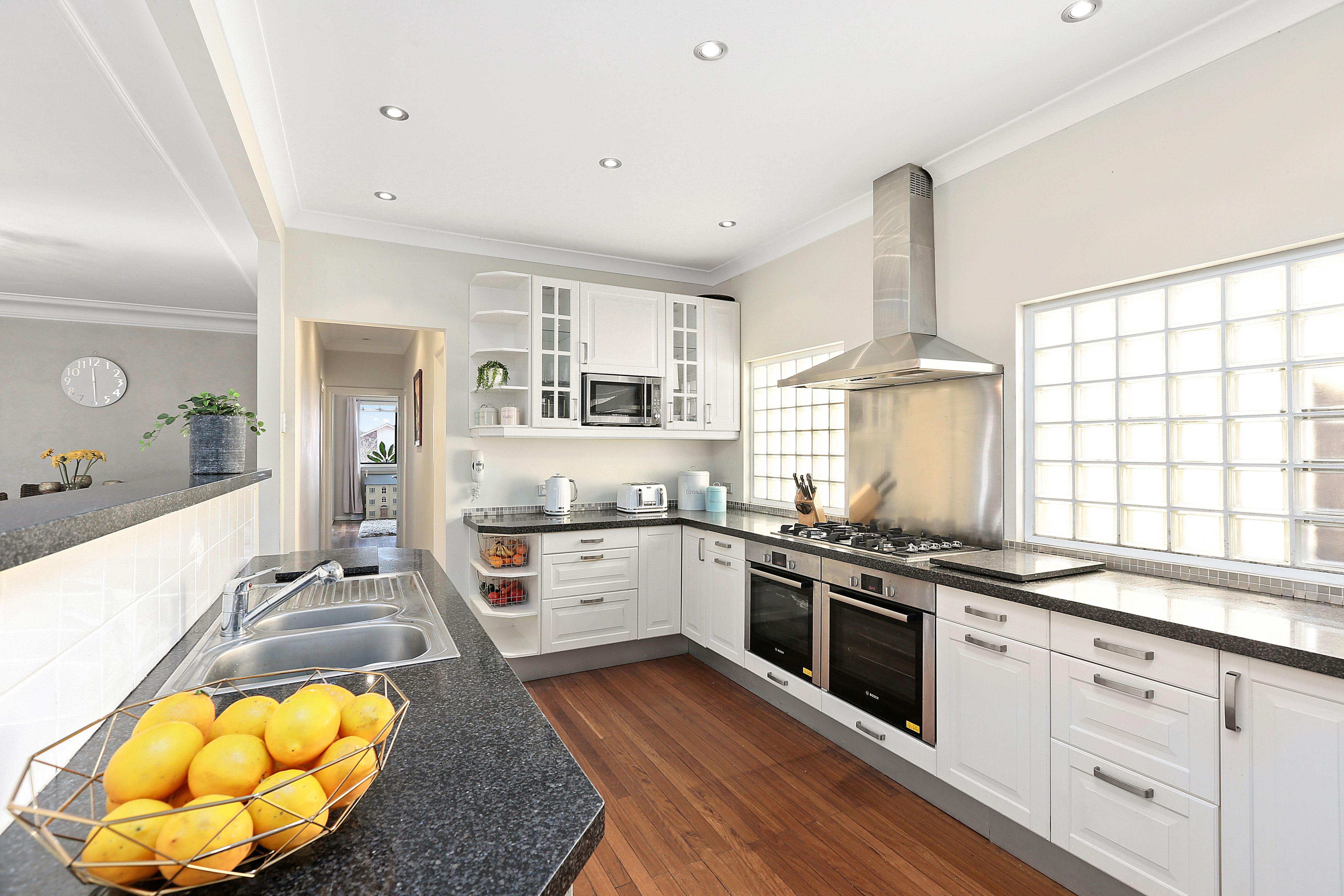 24 Waratah Parade