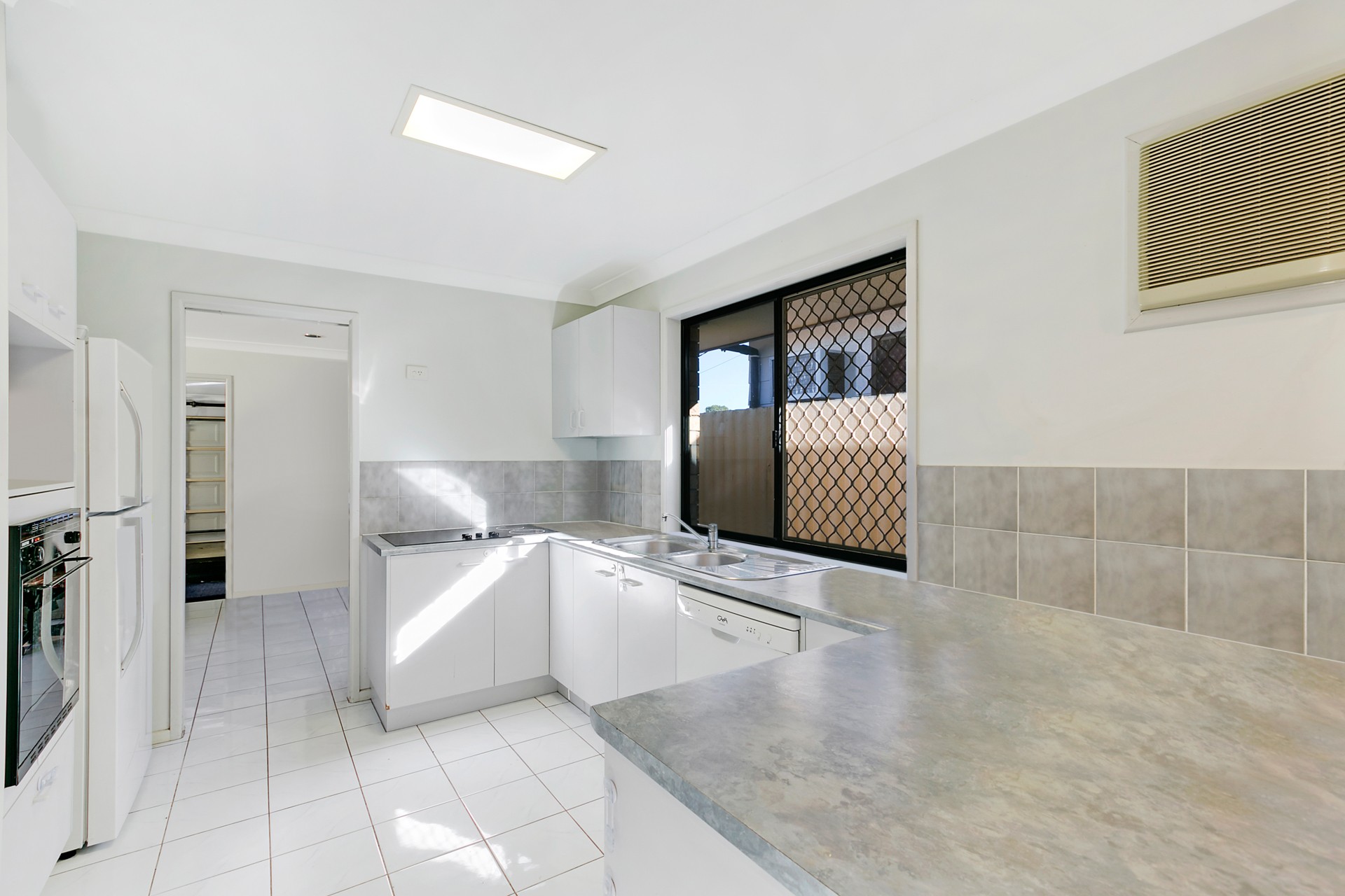 15 Bundarra Street, Coombabah, QLD 4216