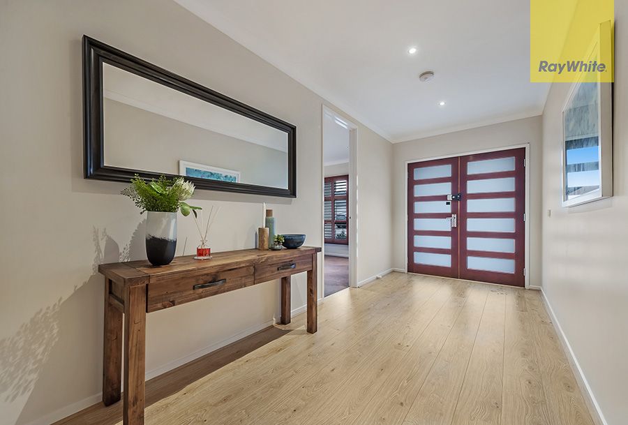 32 Viewside Crescent, Craigieburn, VIC 3064
