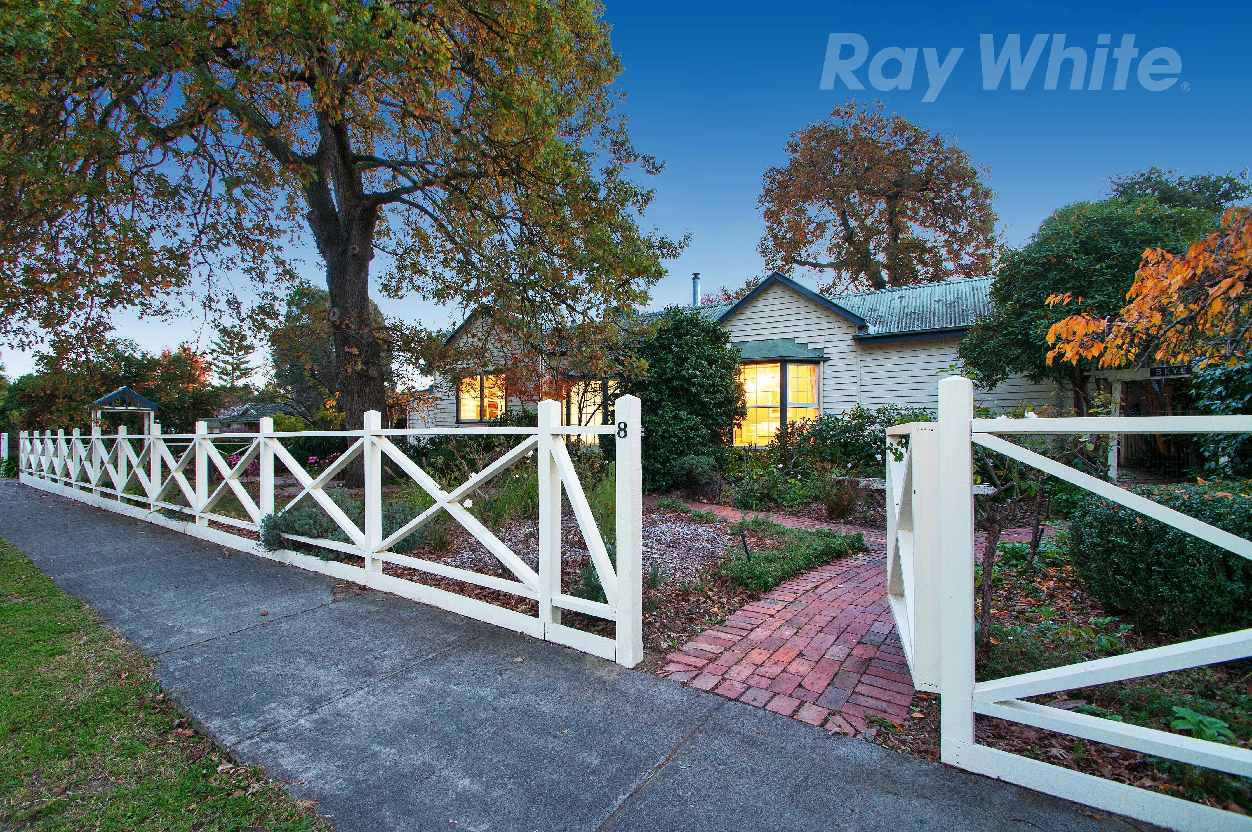 8 TRAWALLA Road, Croydon VIC 3136