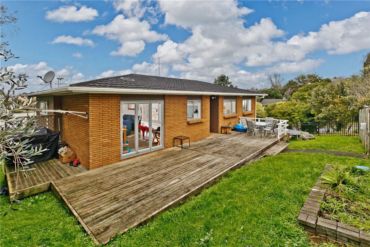 2 Eastwood Rise, Browns Bay, North Shore City