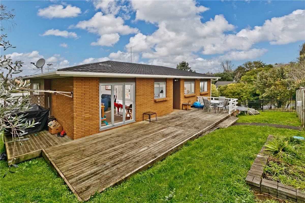 2 Eastwood Rise, Browns Bay, North Shore City