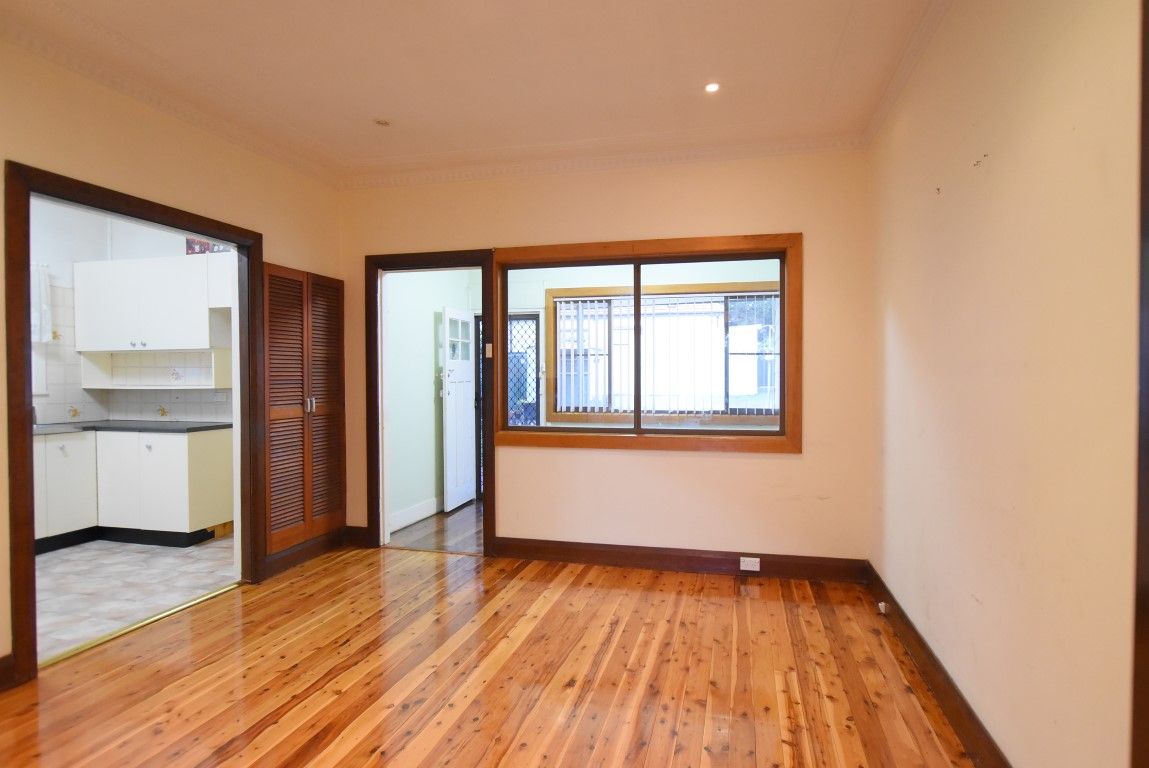 22 STEPHENSON Avenue, Roselands, NSW 2196