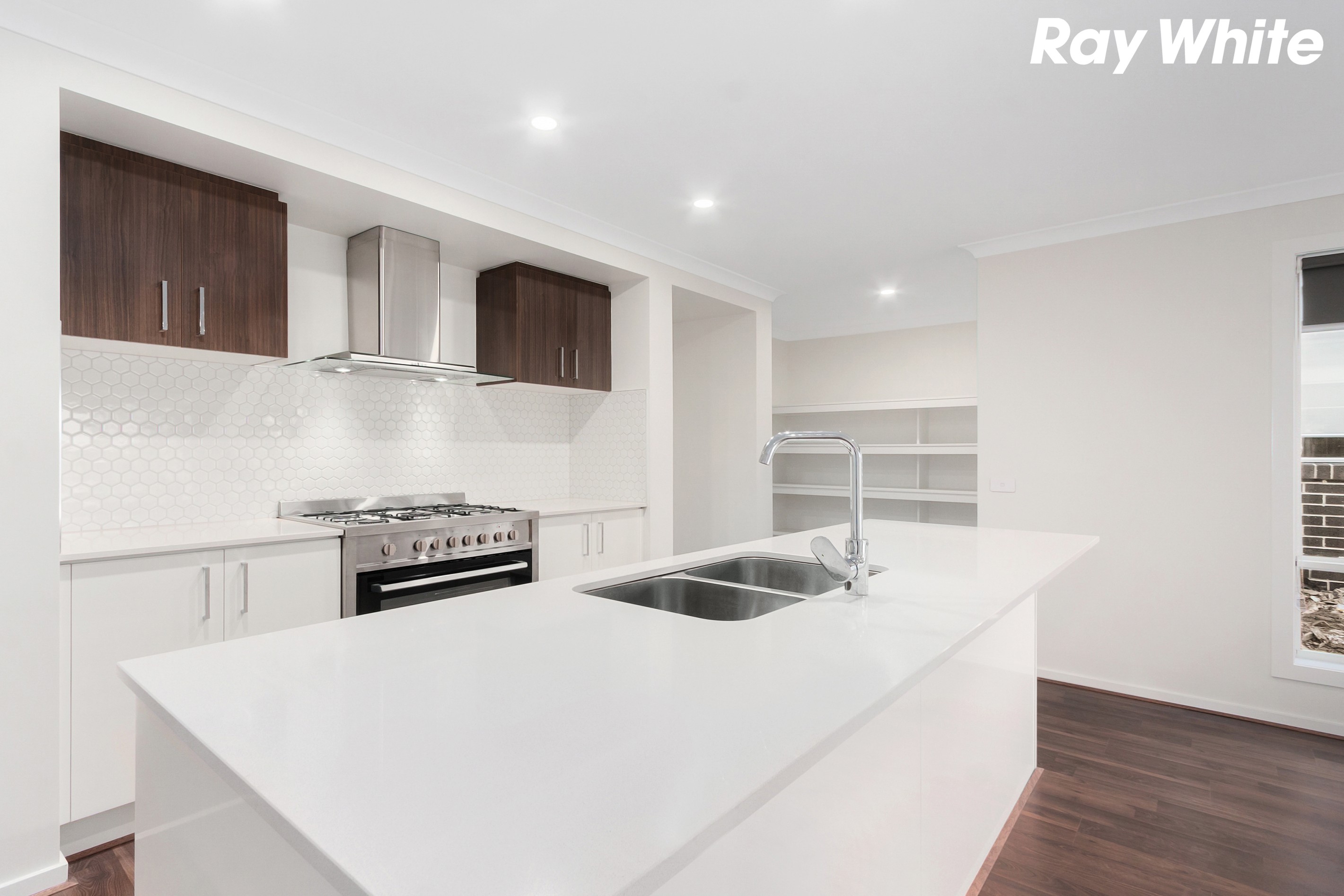 18 Sandymount Drive, CLYDE NORTH, VIC 3978
