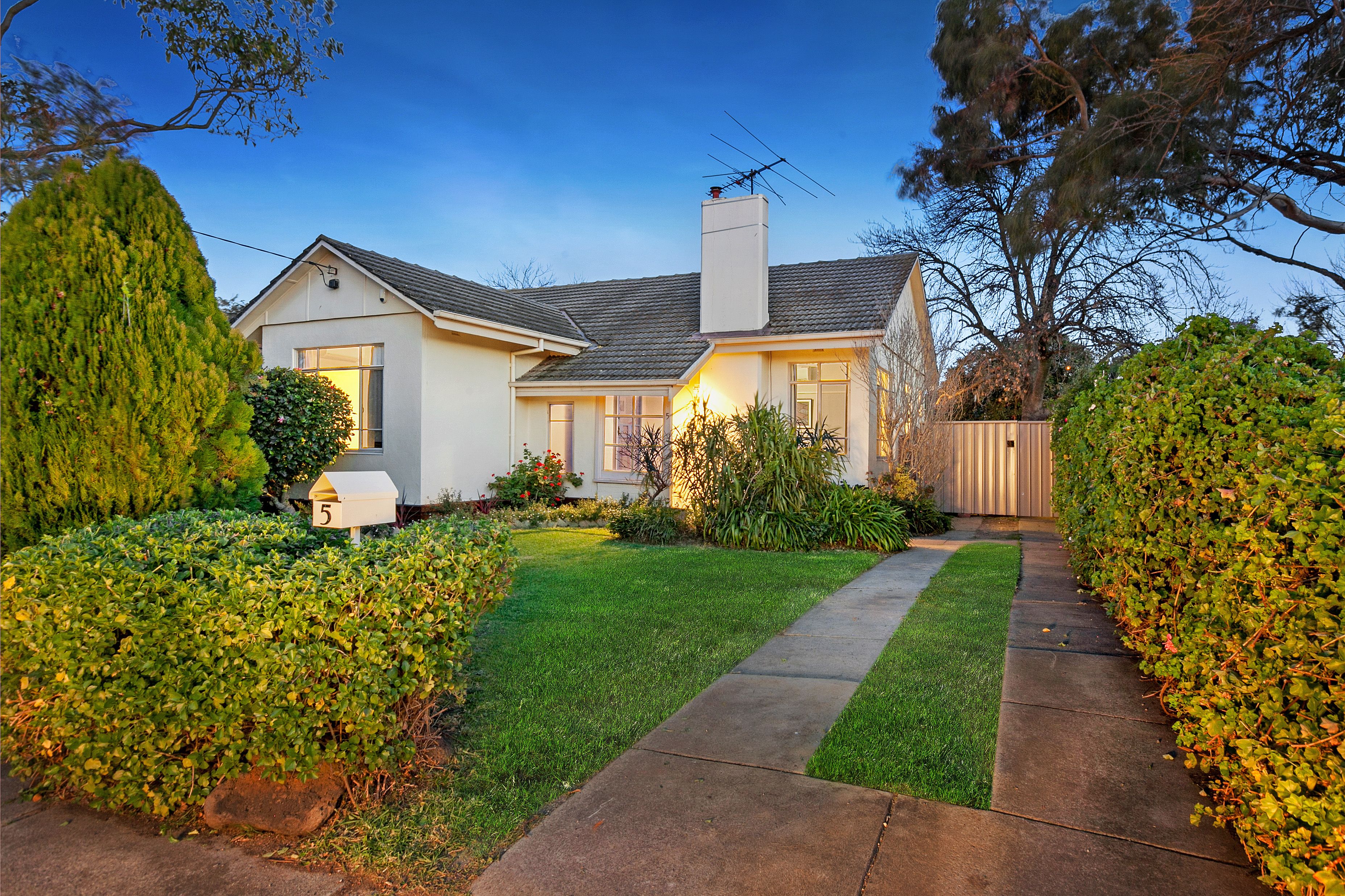 5 Toolangi Grove, Preston, VIC 3072