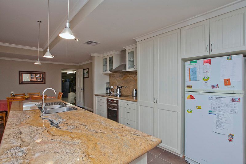 35 Coronilla Way, Forrestfield, WA 6058