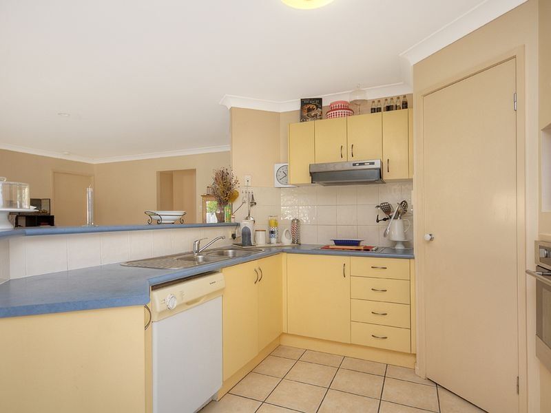 17 Buddy Holly Close, Parkwood, QLD 4214