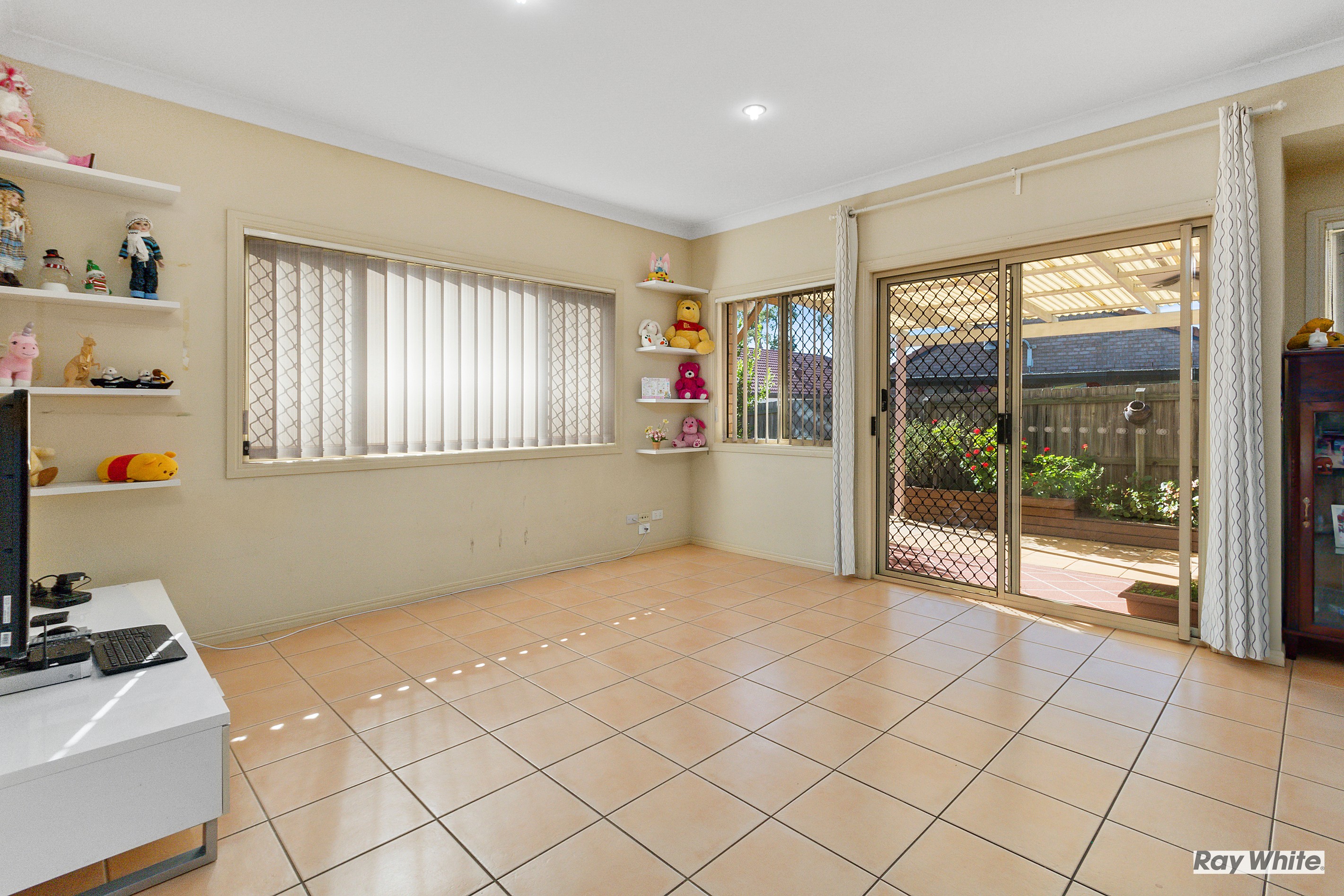 22 Chelsea Place, Forest Lake, QLD 4078