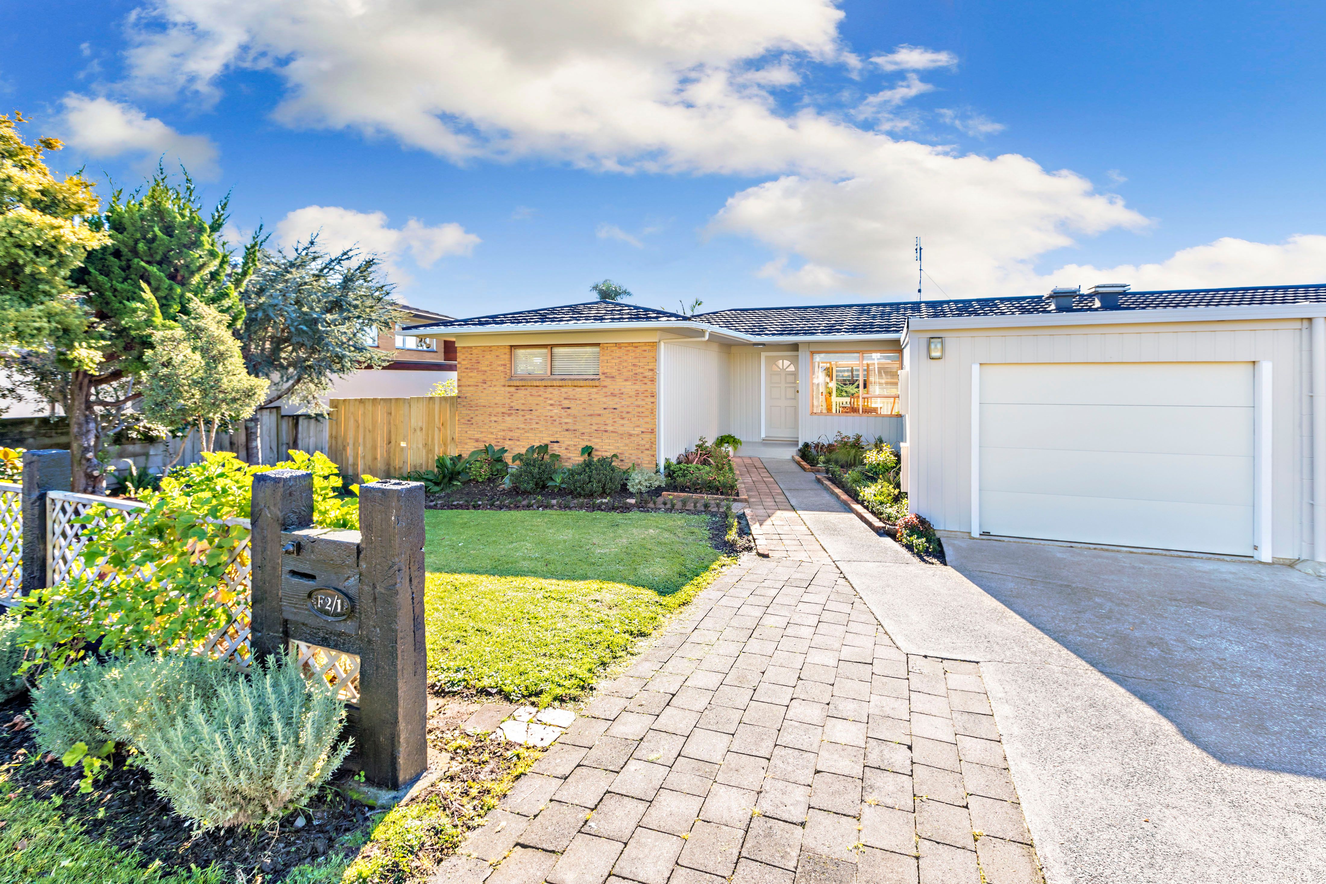 2/1 Prince Regent Drive, Half Moon Bay, Manukau City