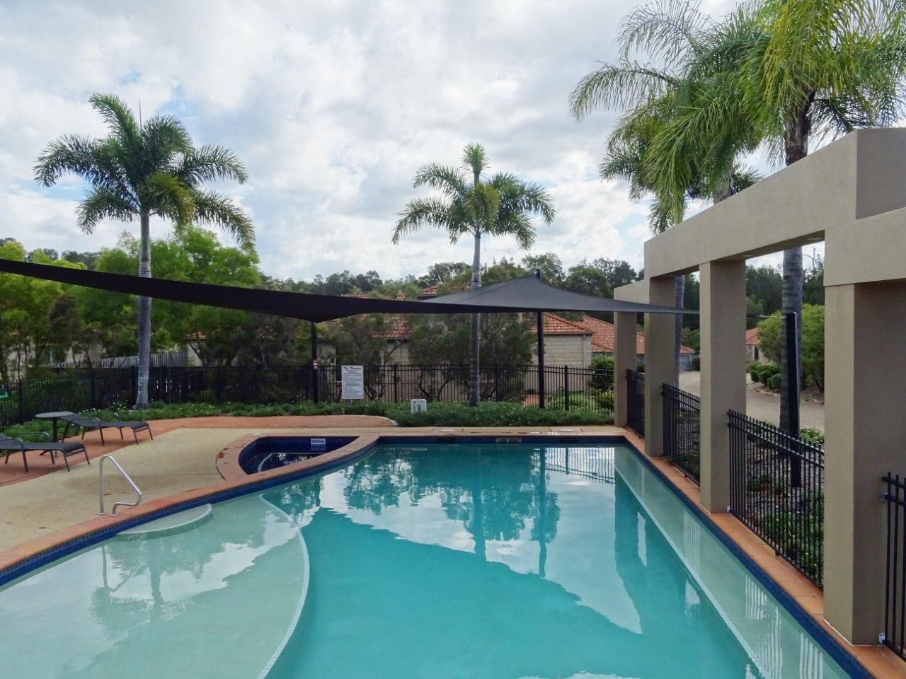 24 Amsonia Court, Arundel QLD 4214