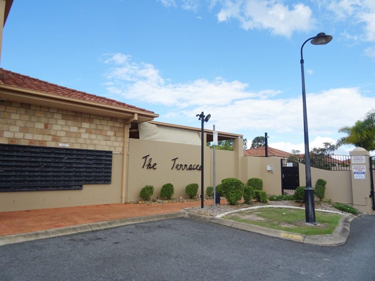 16/24 Amsonia Court, Arundel, QLD 4214