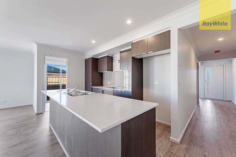 27 The Woods Boulevard, Mickleham, VIC 3064