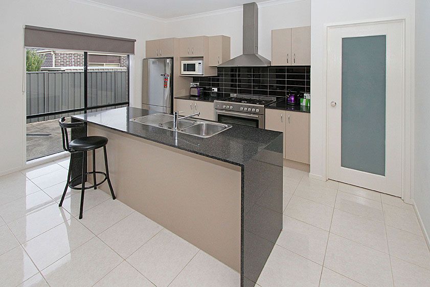 51 Panton Gap, South Morang, VIC 3752
