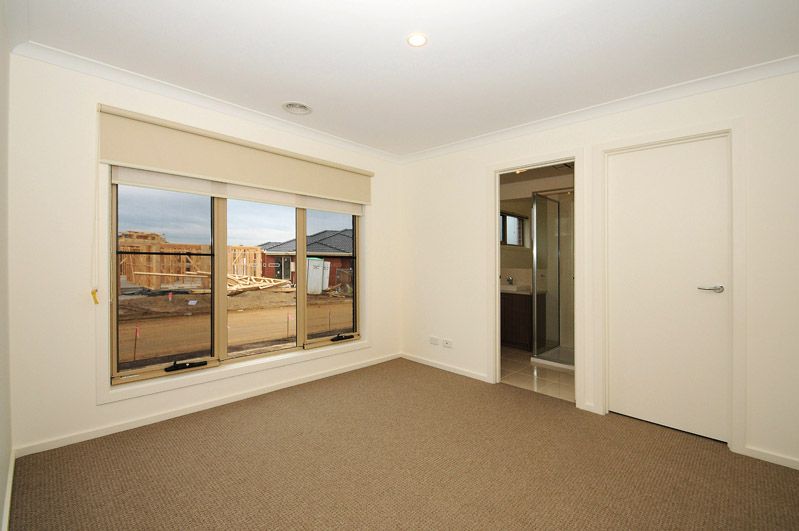 13 Sandstone Circuit, CARRUM DOWNS, VIC 3201
