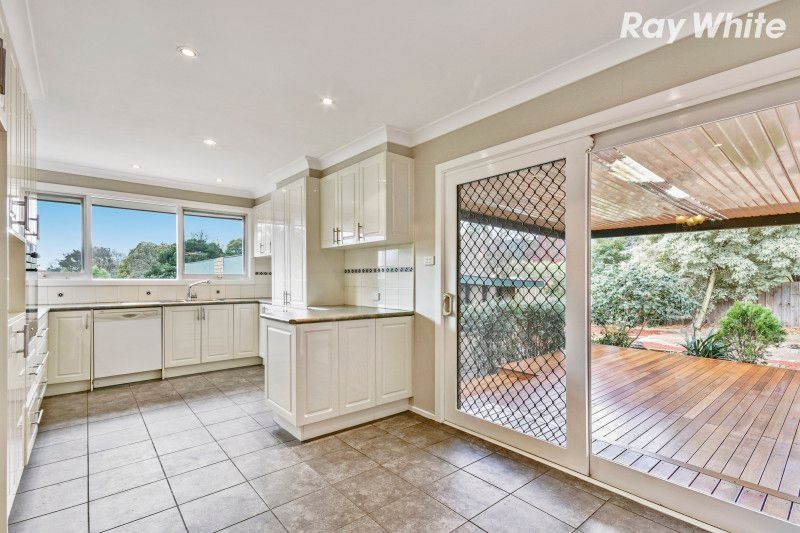 8 Rawlings Avenue, Ferntree Gully, VIC 3156