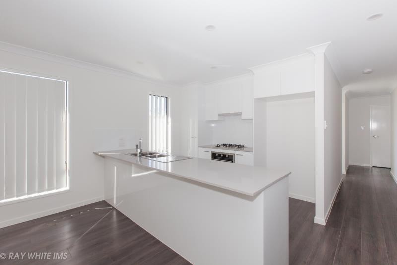 4 Sky Crescent " The Heights ", PIMPAMA, QLD 4209