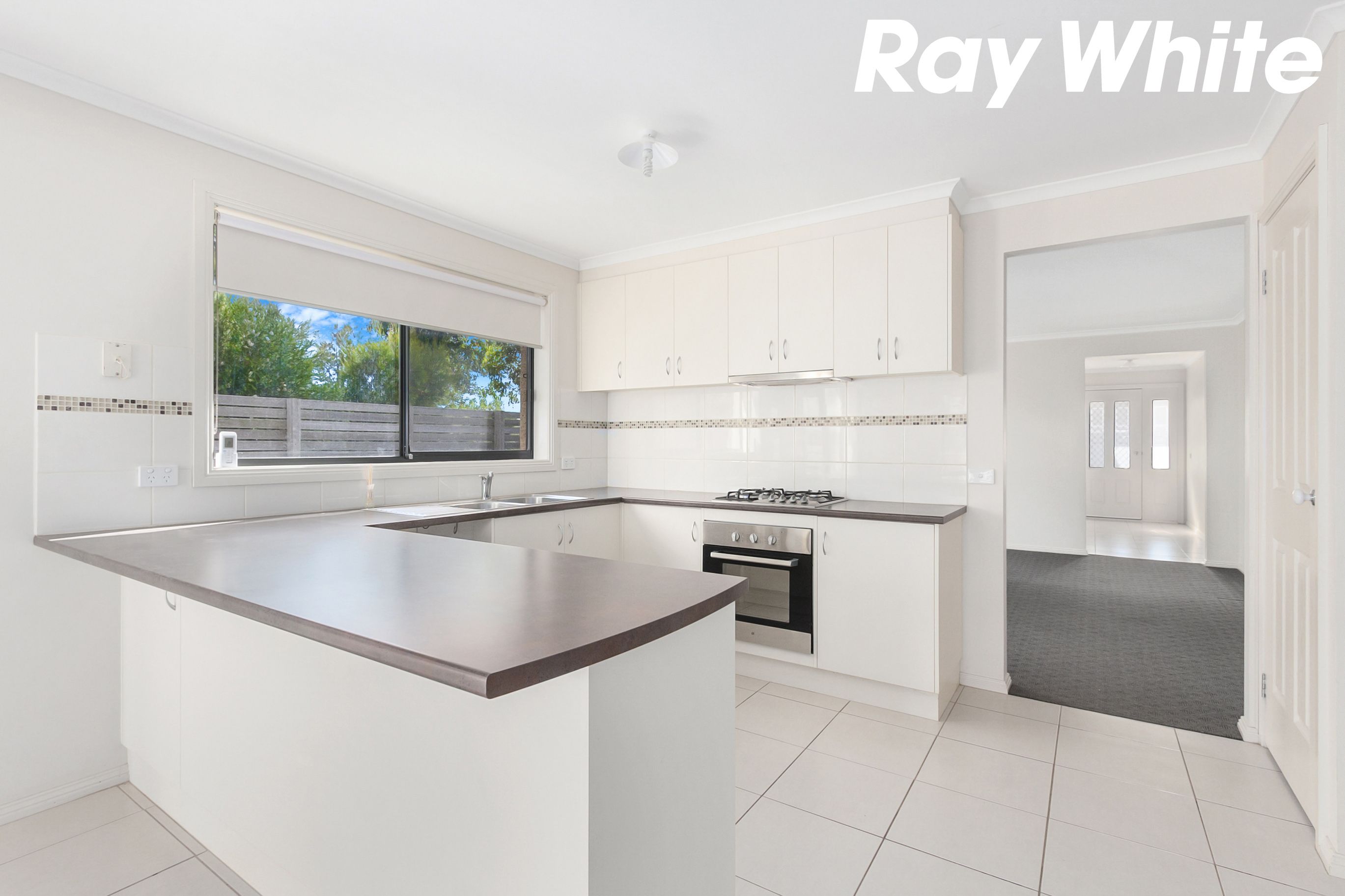 34 Currawong Crescent, Pakenham, VIC 3810
