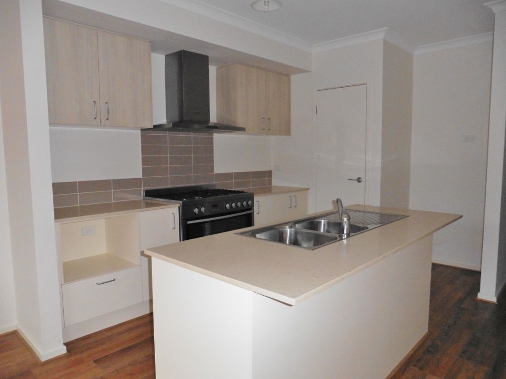 24 Kilmarnock Way, Clyde North, VIC 3978