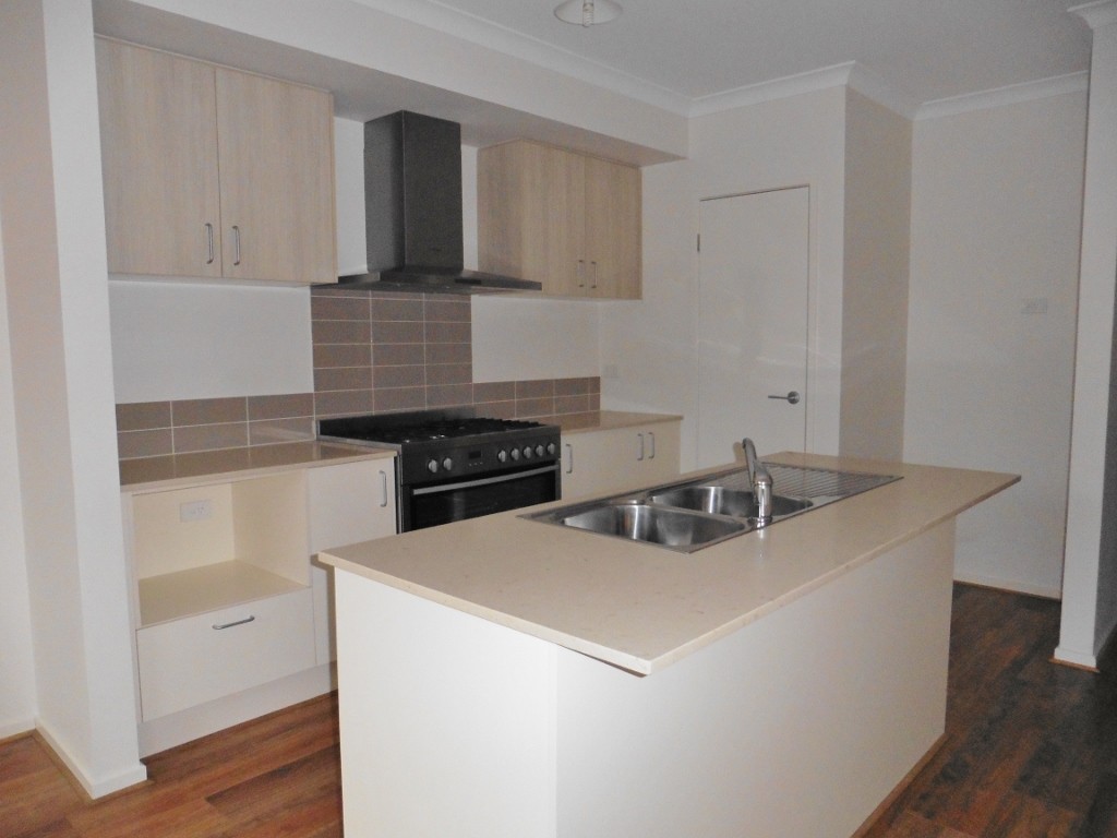 24 Kilmarnock Way, Clyde North, VIC 3978