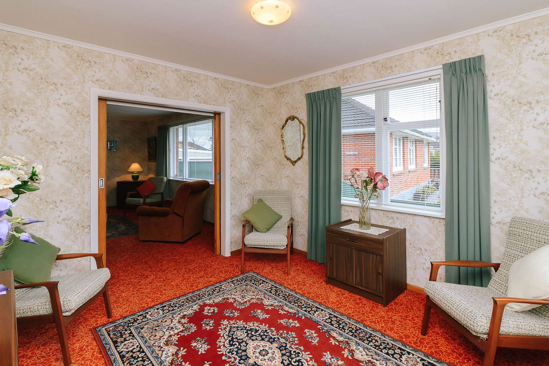 87 Hewer Crescent photo 7