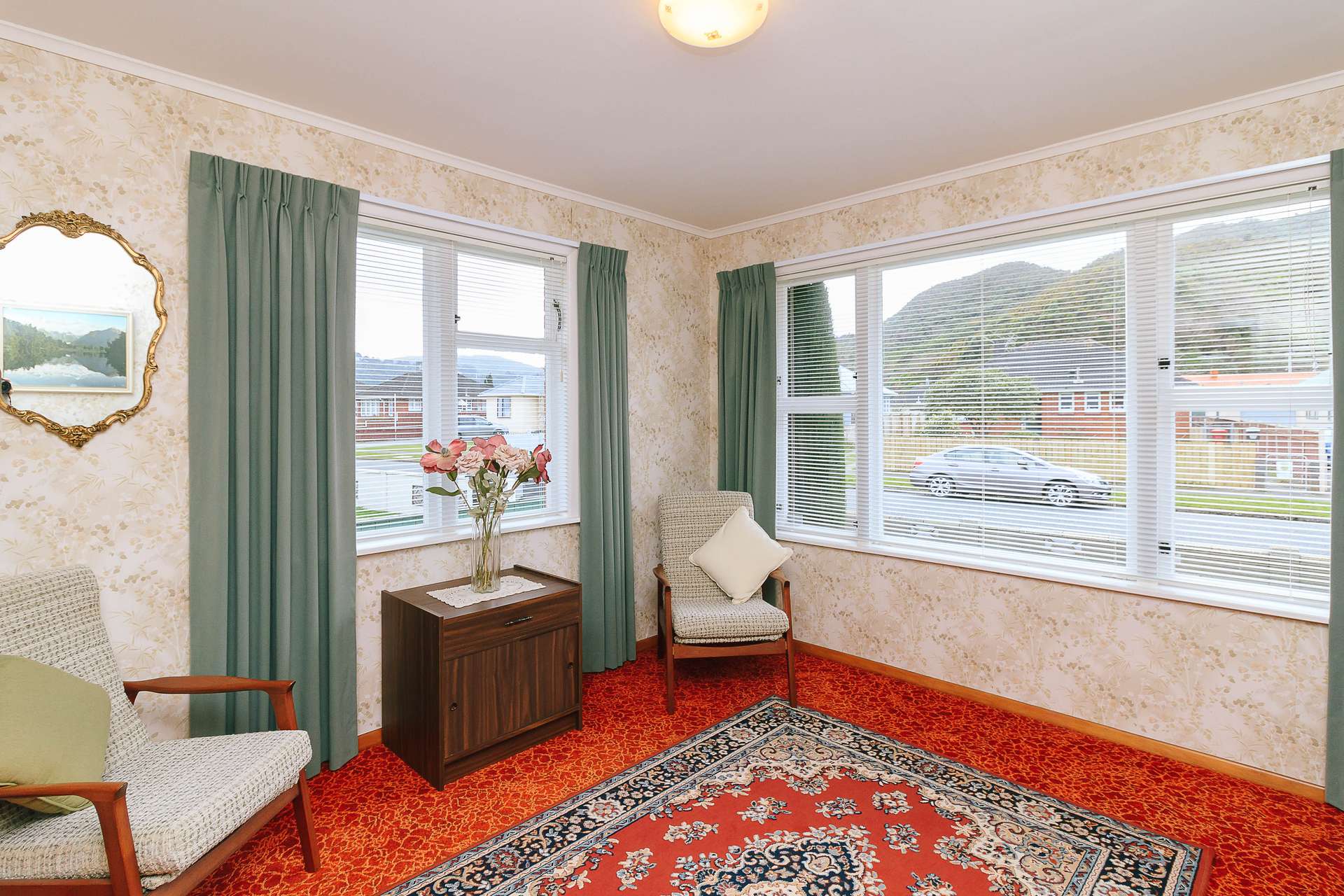 87 Hewer Crescent photo 6