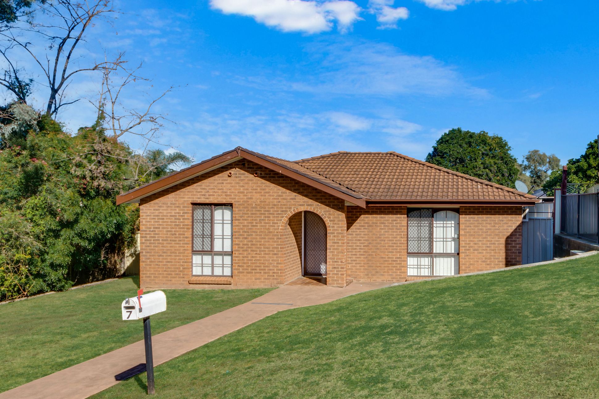 7 Gaspard Place, Ambarvale, NSW 2560
