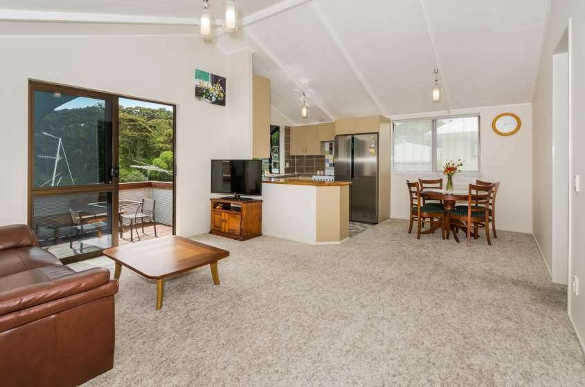 130 Spinella Drive, Glenfield, North Shore City