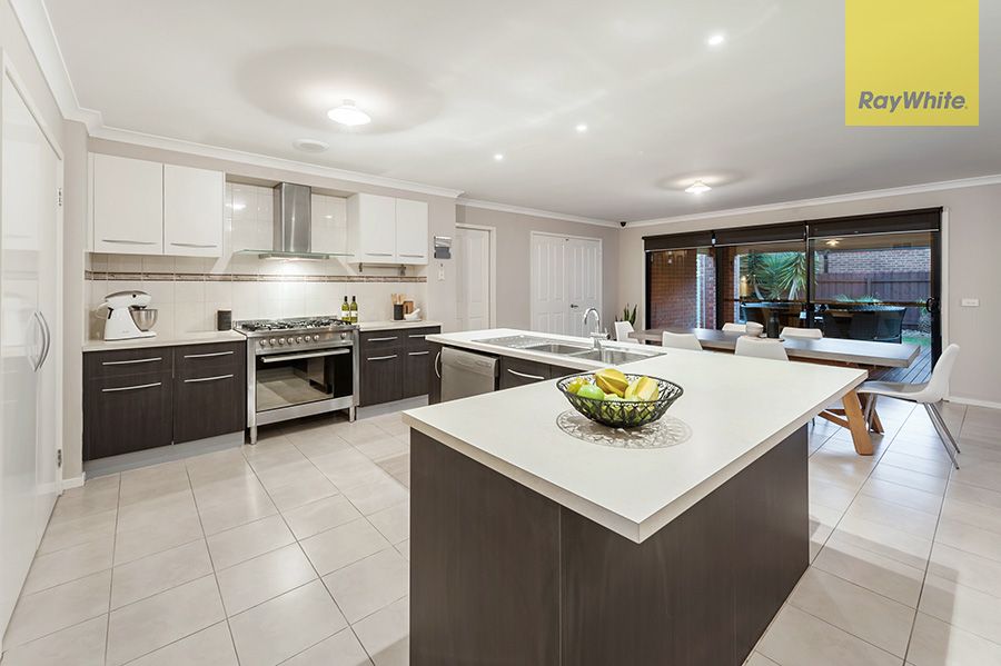 24 Paringa Avenue, South Morang, VIC 3752